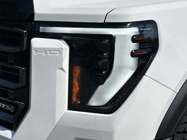 Used 2024 GMC Sierra 2500 AT4 w/ AT4 Preferred Package AWD/4WD image 9