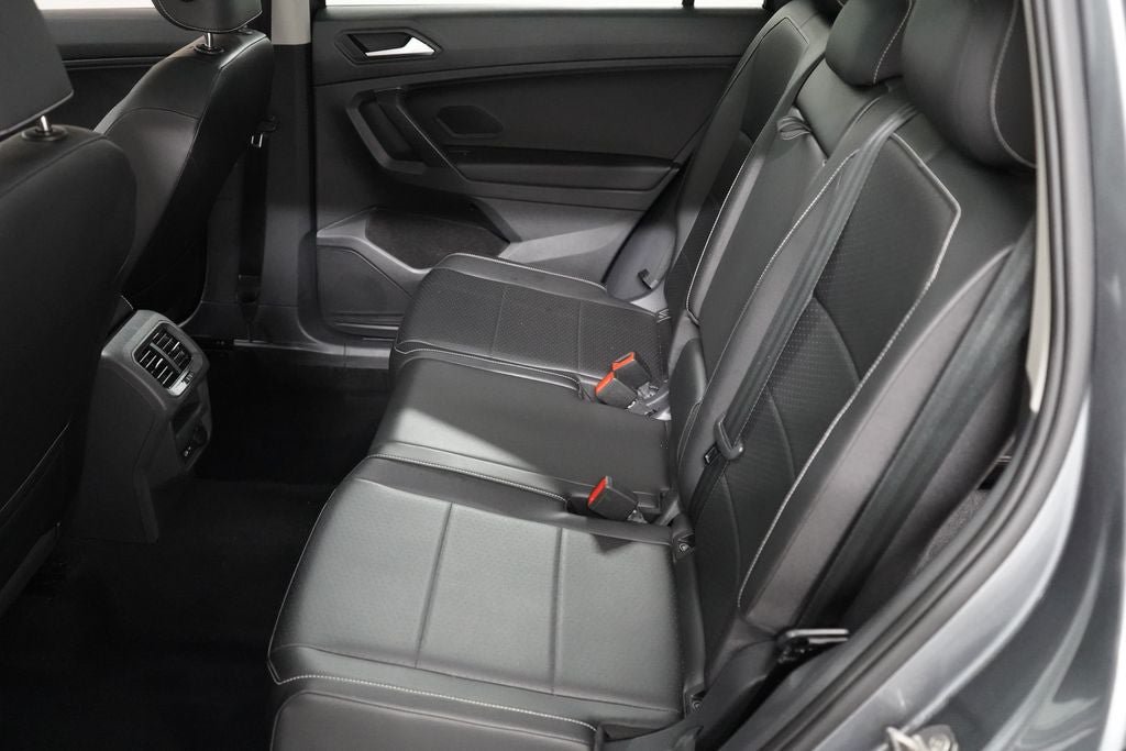Used 2021 Volkswagen Tiguan SE w/ Panoramic Sunroof Package AWD/4WD image 29