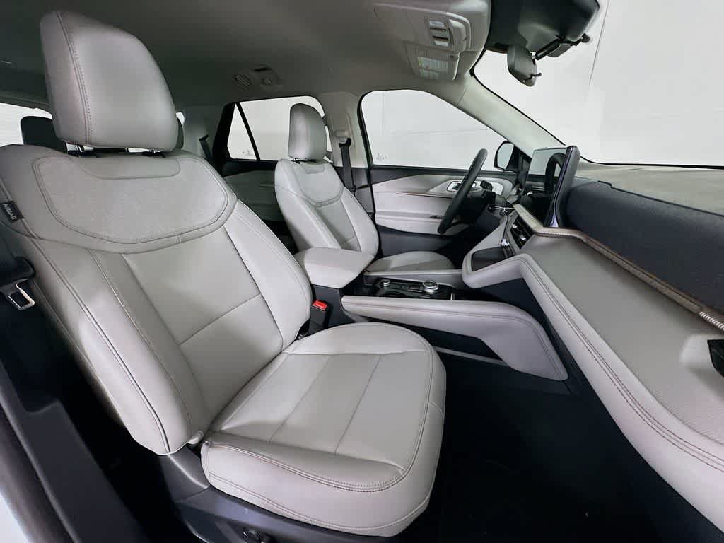 Certified 2025 Ford Explorer Active w/ Active Comfort Package RWD image 15
