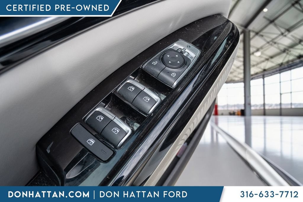 Used 2022 Kia Carnival SX FWD image 16