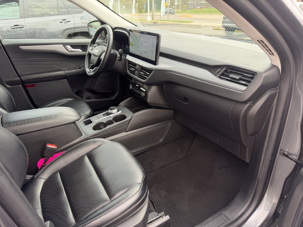 Certified 2024 Ford Escape Platinum AWD/4WD image 16