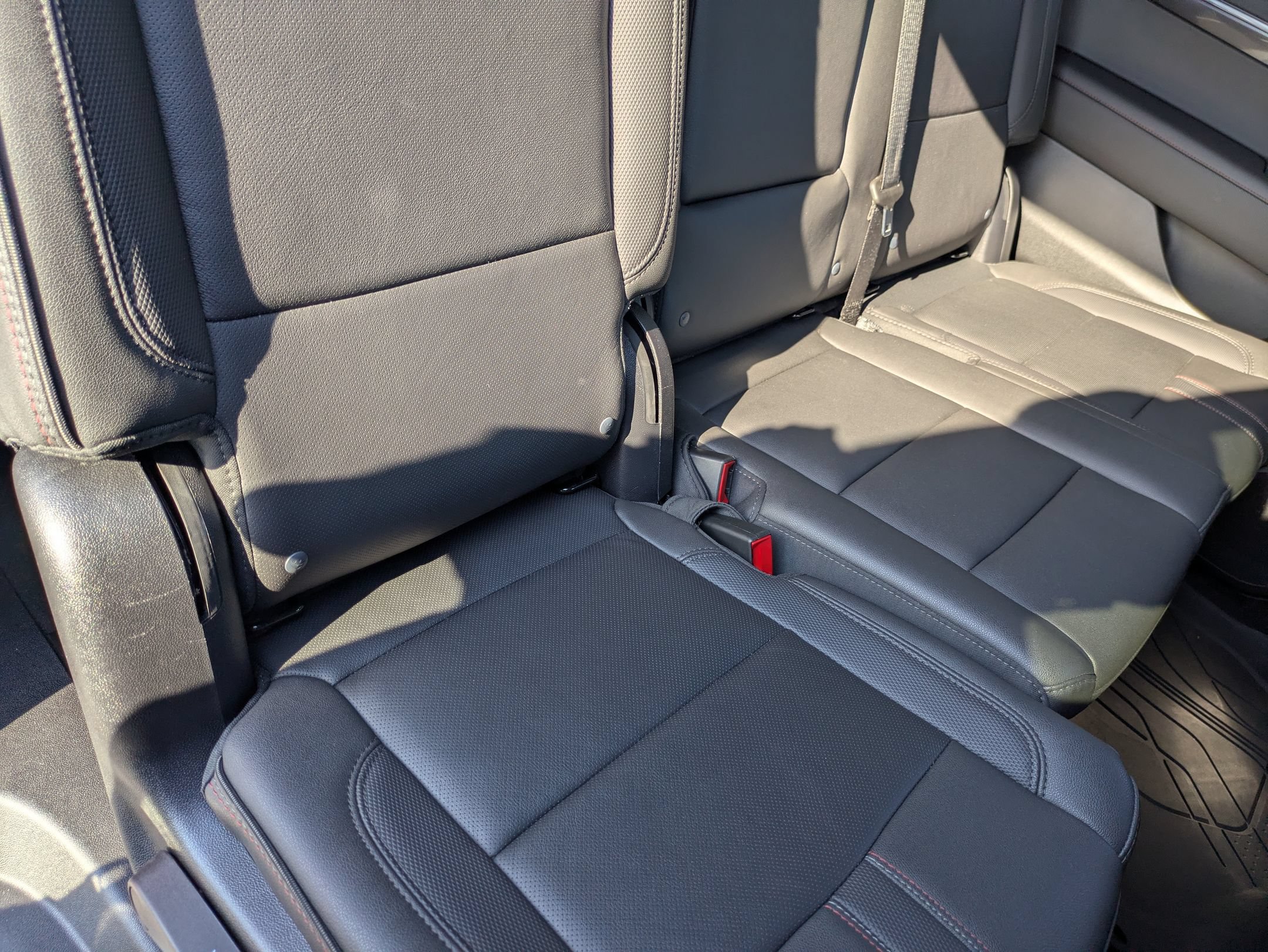 Used 2025 Chevrolet Suburban RST w/ Comfort Package AWD/4WD image 35