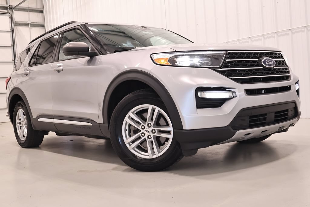 Certified 2021 Ford Explorer XLT w/ Equipment Group 202A AWD/4WD image 41