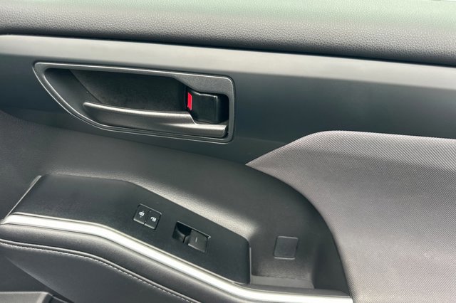 Used 2020 Toyota Highlander LE image 22