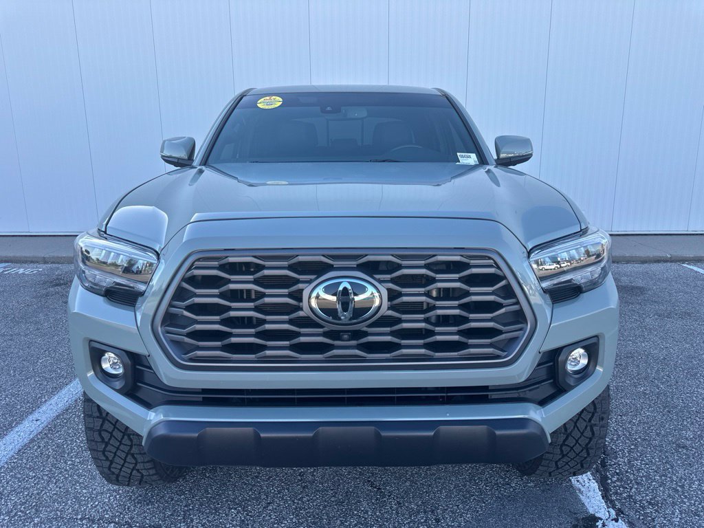 Used 2022 Toyota Tacoma TRD Off-Road w/ TRD Premium Off Road Package AWD/4WD image 11