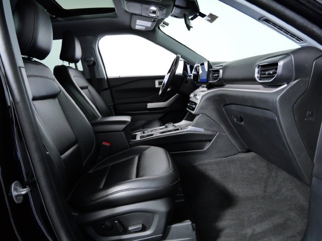Certified 2023 Ford Explorer XLT w/ Equipment Group 202A AWD/4WD image 9