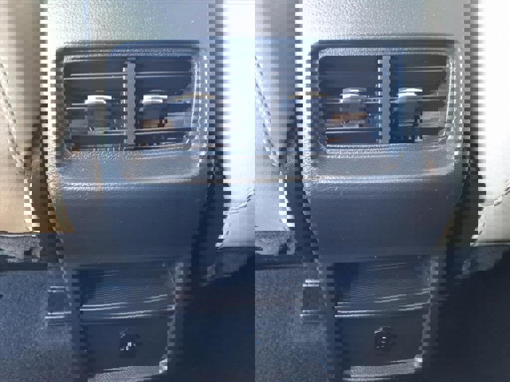 Certified 2024 Ford Edge SE image 18