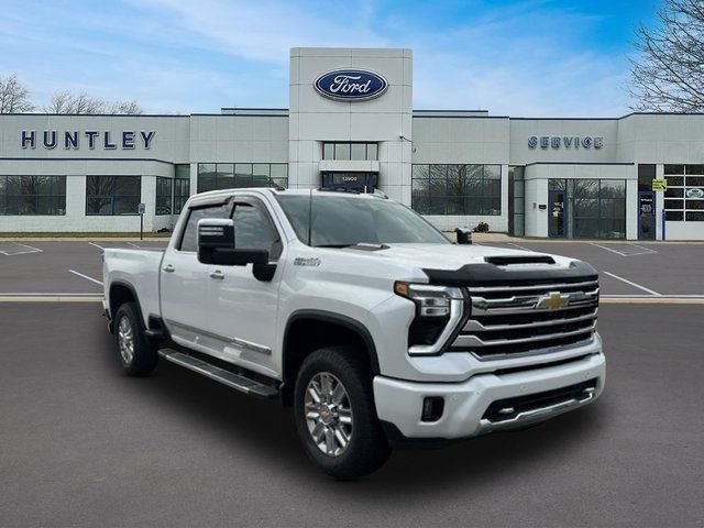 Used 2024 Chevrolet Silverado 2500 High Country w/ High Country Premium Package AWD/4WD image 3