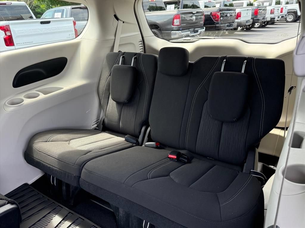 Used 2023 Chrysler Voyager LX FWD image 14