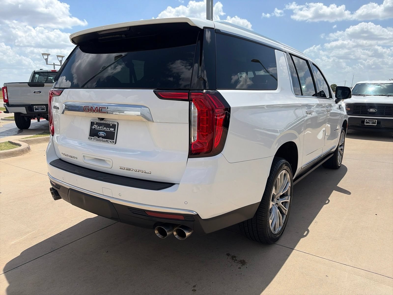 Used 2023 GMC Yukon XL Denali RWD image 5