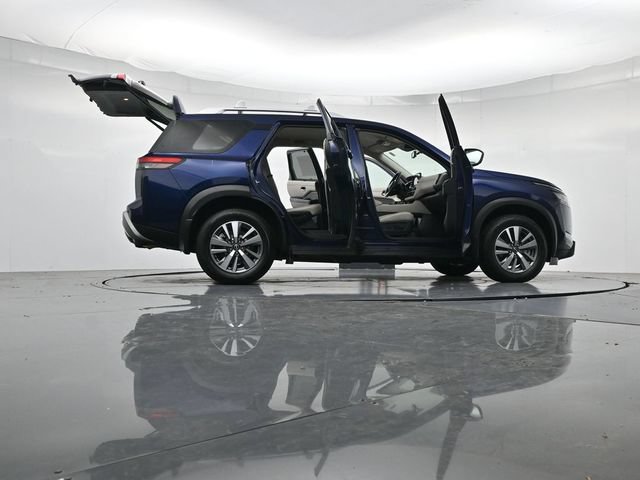 Used 2023 Nissan Pathfinder SL FWD image 55