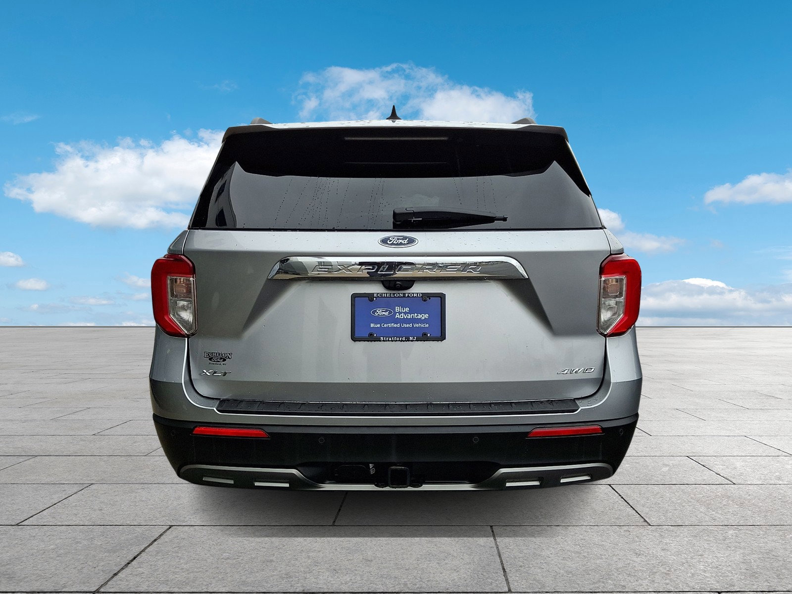 Certified 2021 Ford Explorer XLT w/ Equipment Group 202A image 3