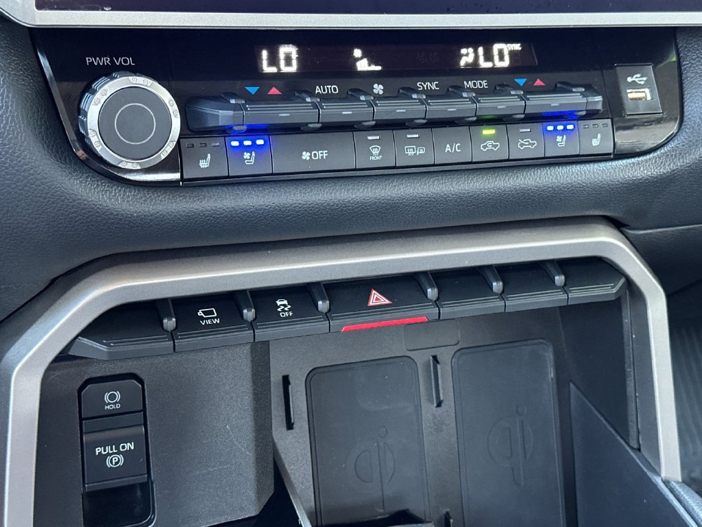 Used 2024 Toyota Tundra Limited AWD/4WD image 18