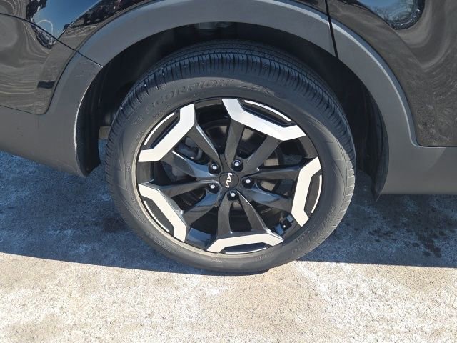 Used 2023 Kia Telluride EX w/ EX Captain's Chair Package image 11