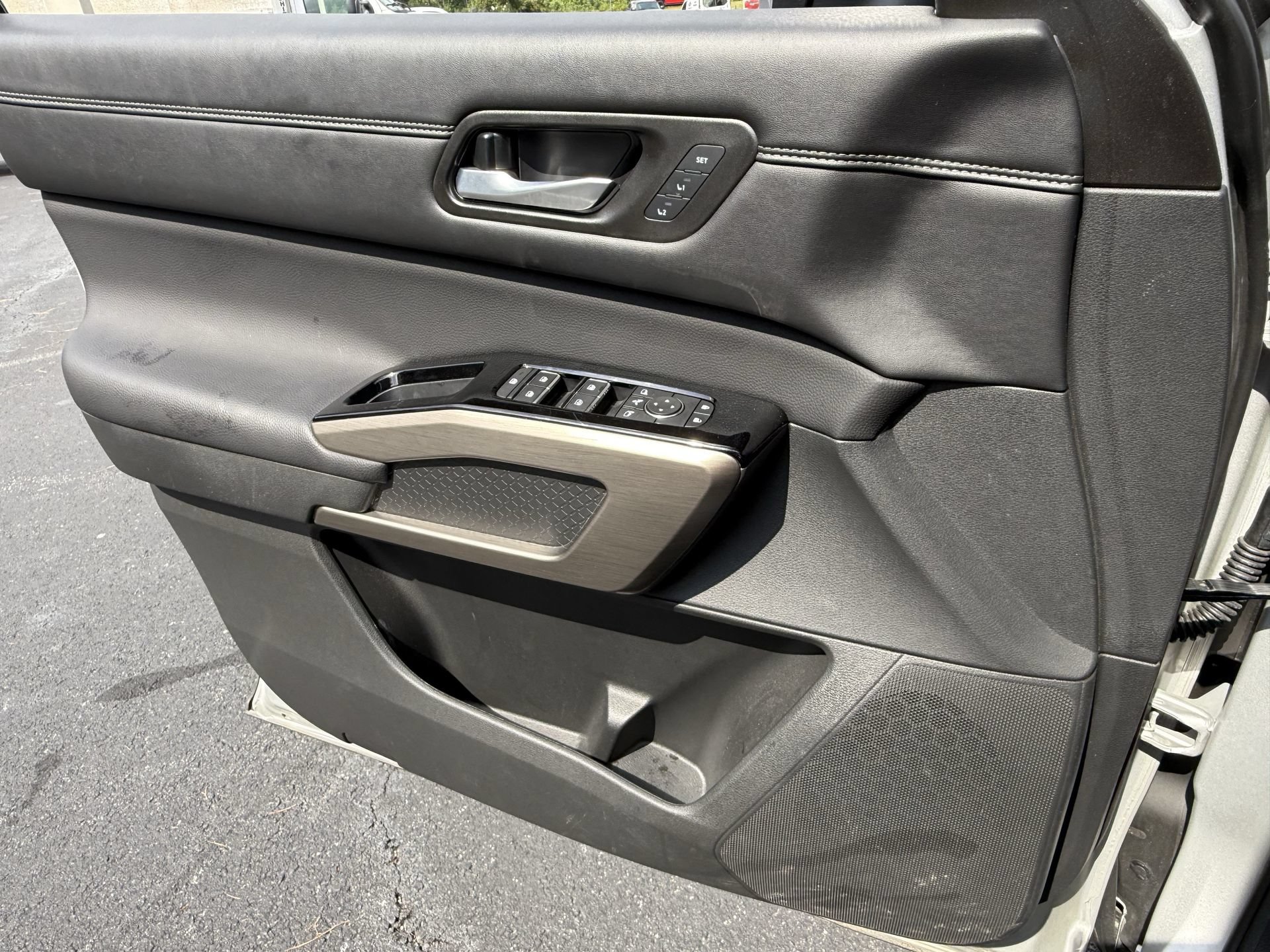 Used 2025 Nissan Pathfinder Platinum w/ Cargo Package AWD/4WD image 15