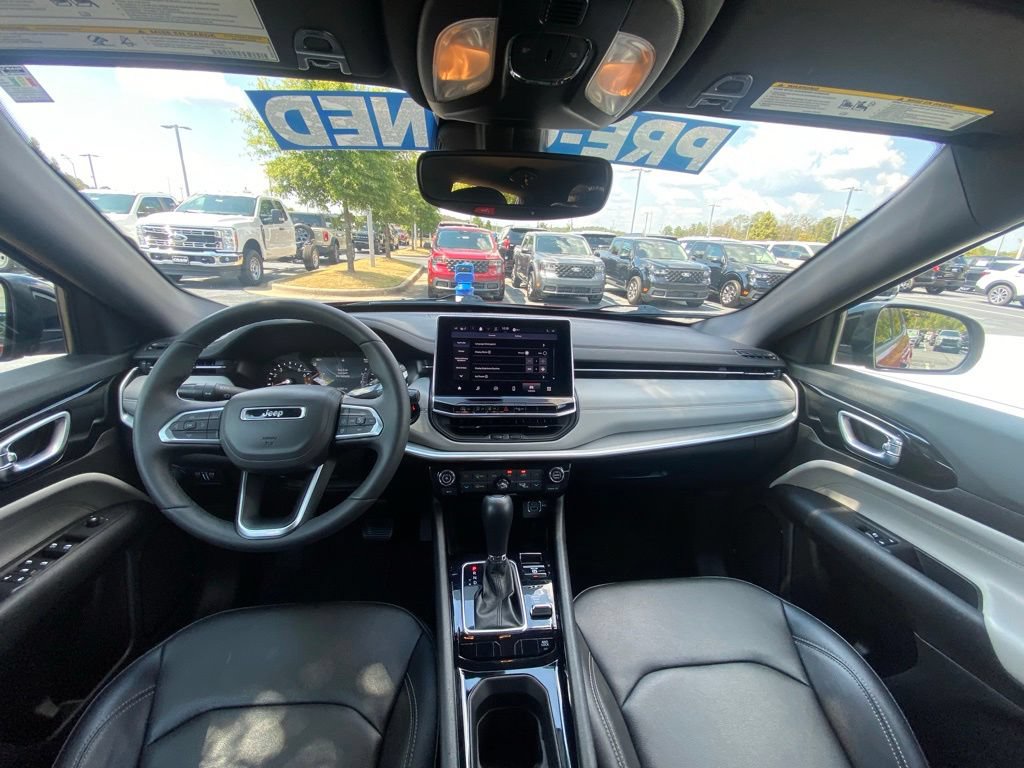 Used 2025 Jeep Compass Limited AWD/4WD image 26