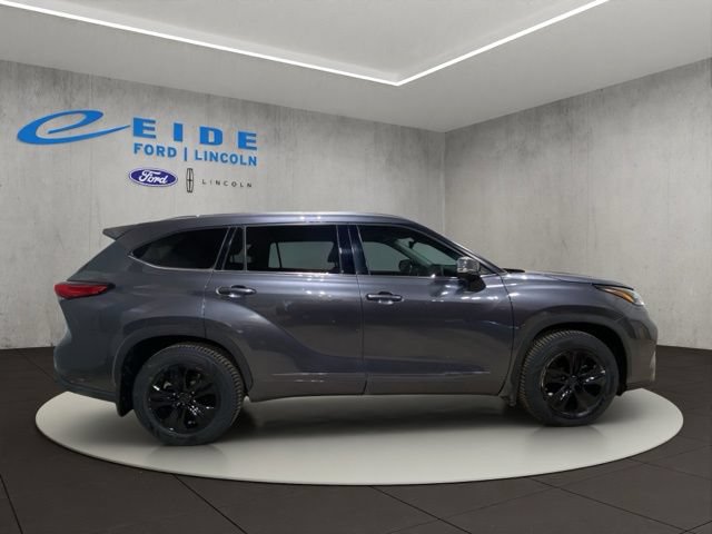 Used 2021 Toyota Highlander XLE AWD/4WD image 7