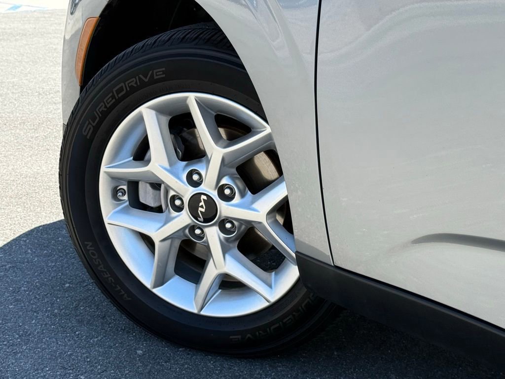 Used 2023 Kia Soul LX w/ LX Technology Package FWD image 17