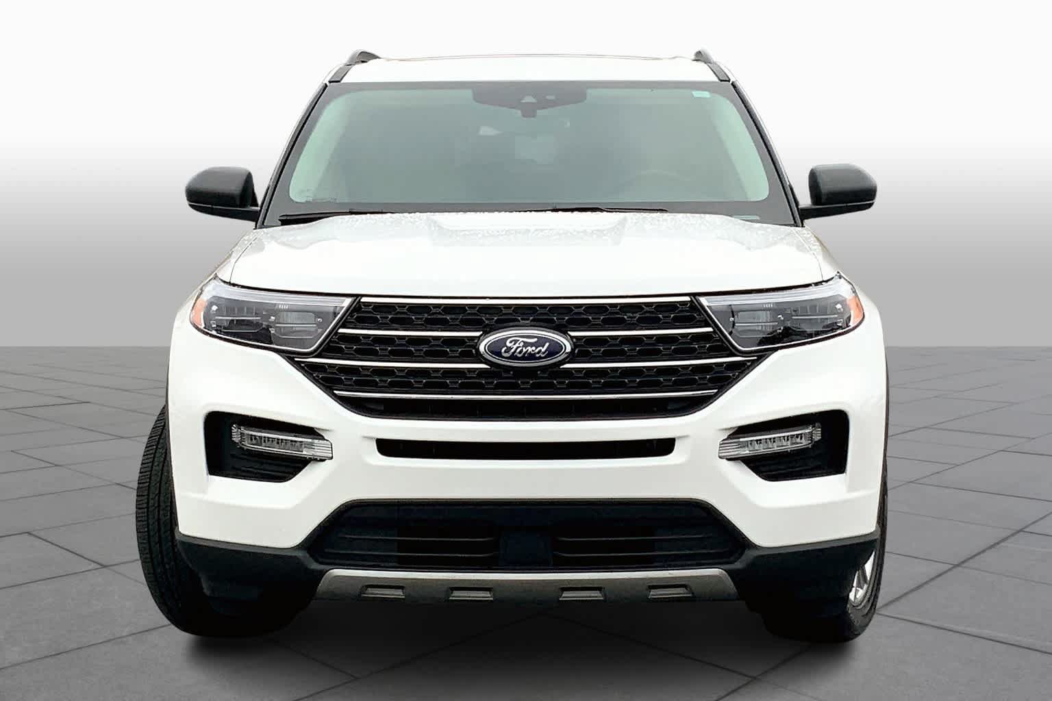 Certified 2022 Ford Explorer XLT w/ Equipment Group 202A RWD image 4