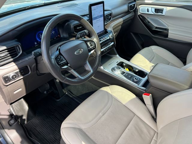 Certified 2023 Ford Explorer Platinum w/ Technology Package AWD/4WD image 28