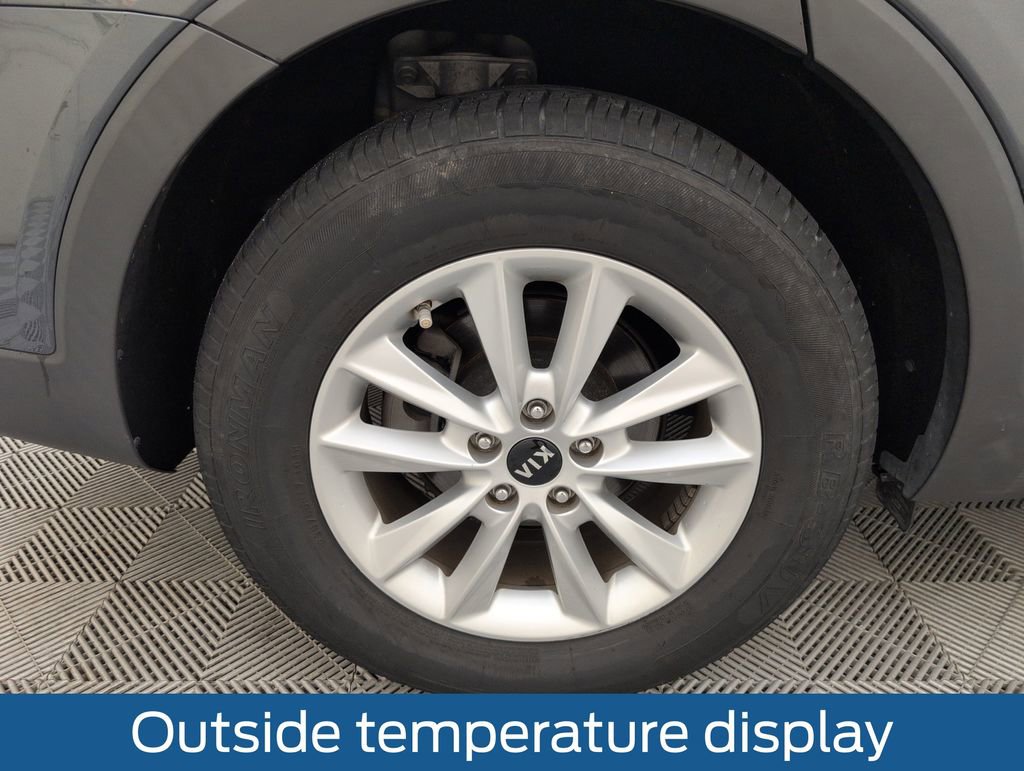 Used 2020 Kia Sorento LX FWD image 20