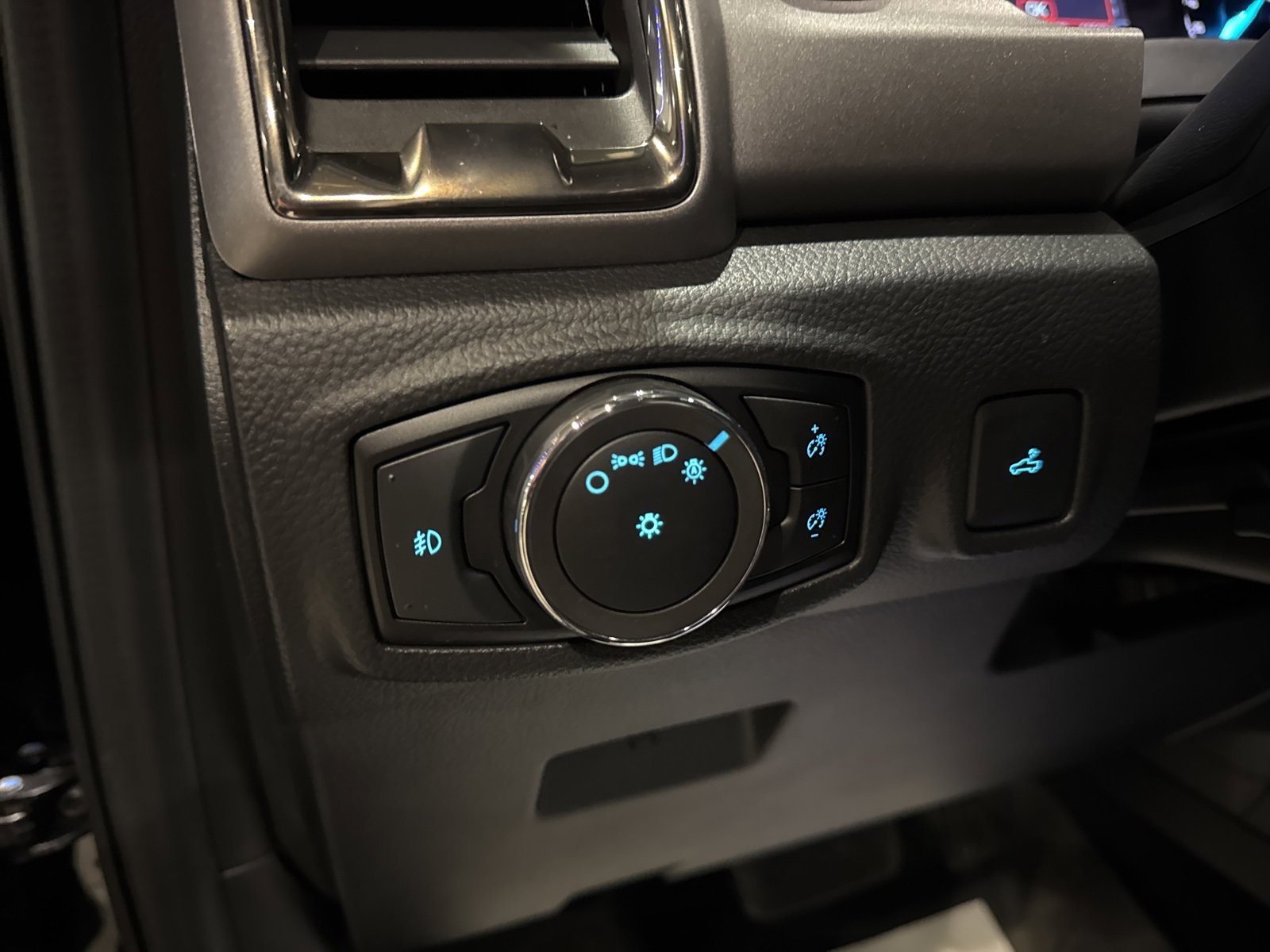 Certified 2023 Ford Ranger XLT w/ Equipment Group 302A High image 30