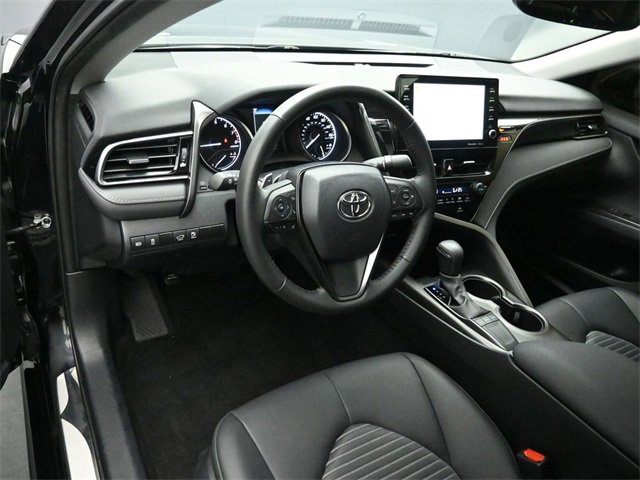 Used 2024 Toyota Camry SE image 9