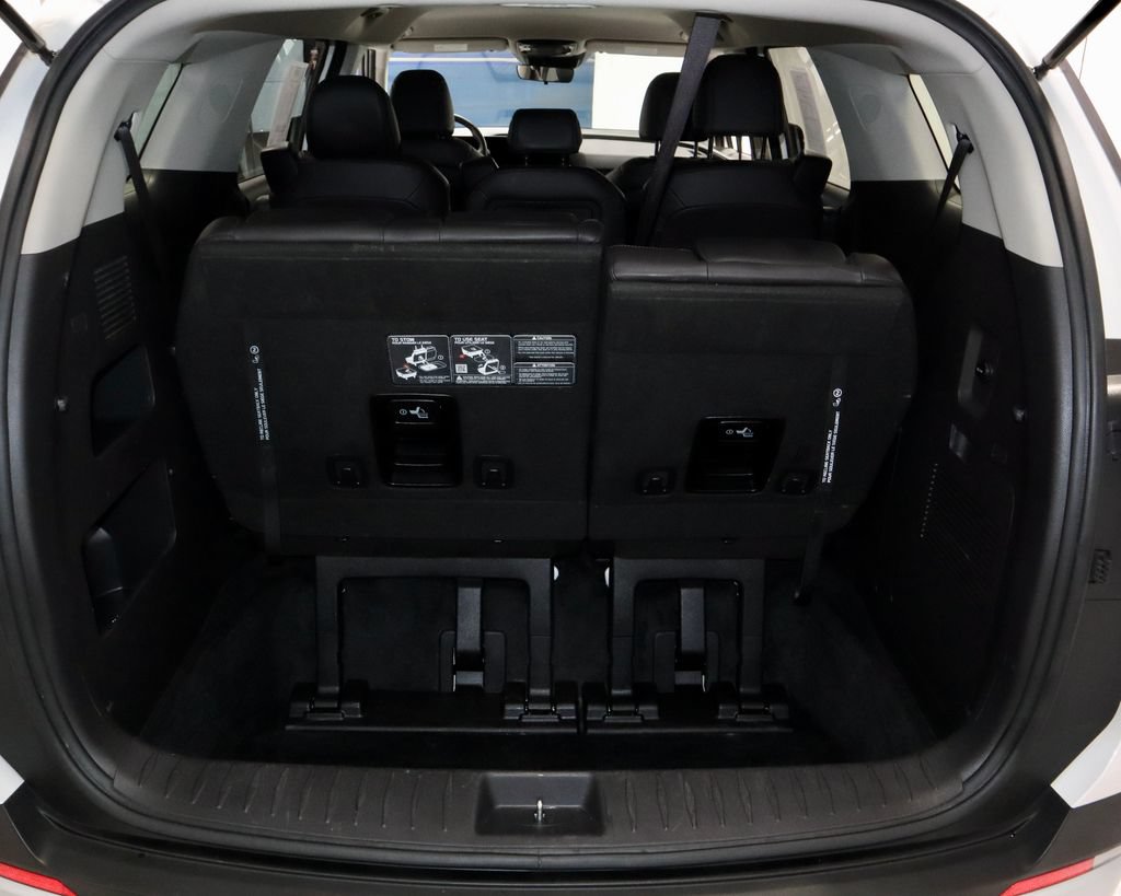 Used 2025 Kia Carnival FWD image 14