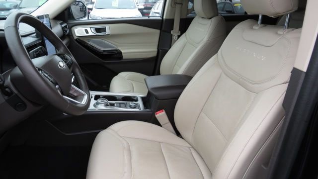 Certified 2023 Ford Explorer Platinum w/ Technology Package image 4