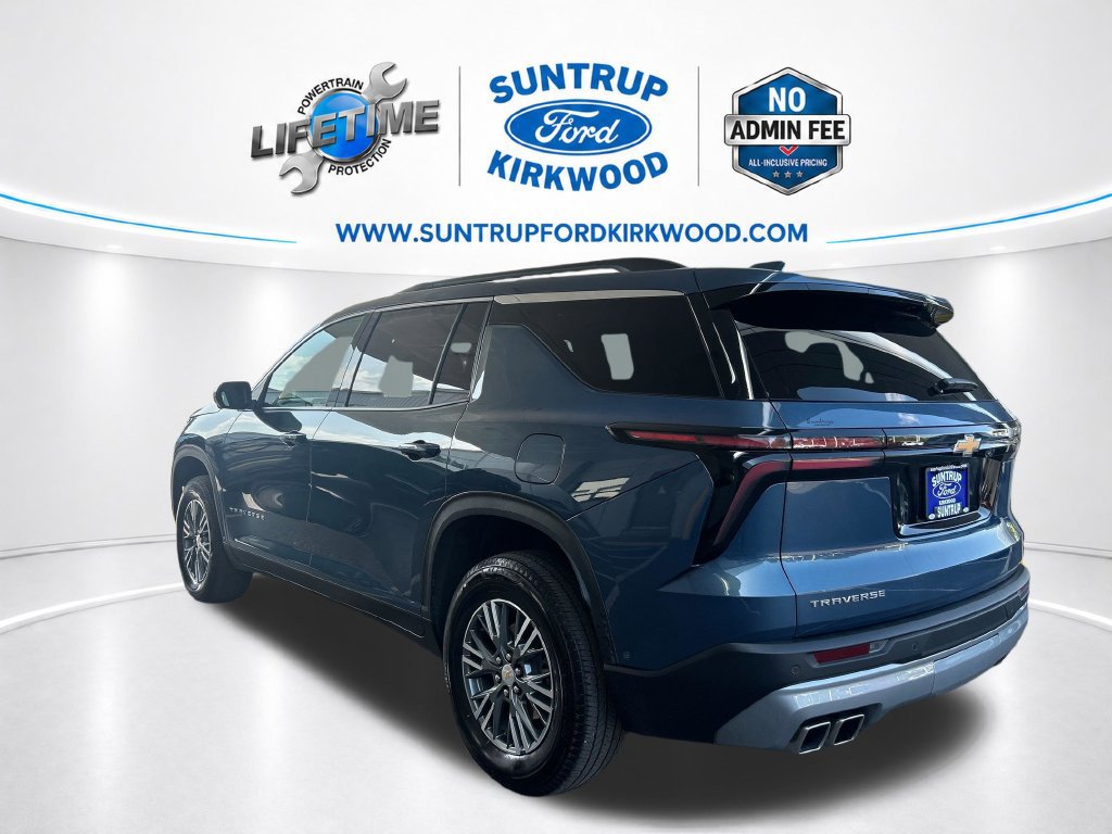 Used 2024 Chevrolet Traverse LT w/ Enhanced Driving Package FWD image 3