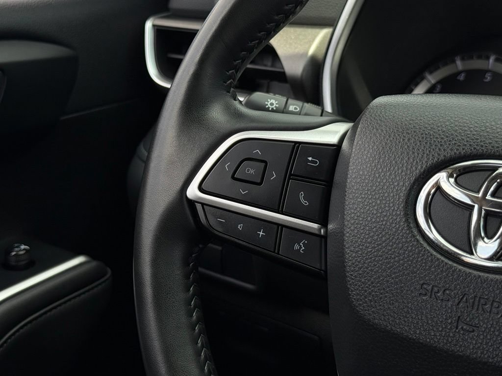 Used 2022 Toyota Highlander XLE AWD/4WD image 11
