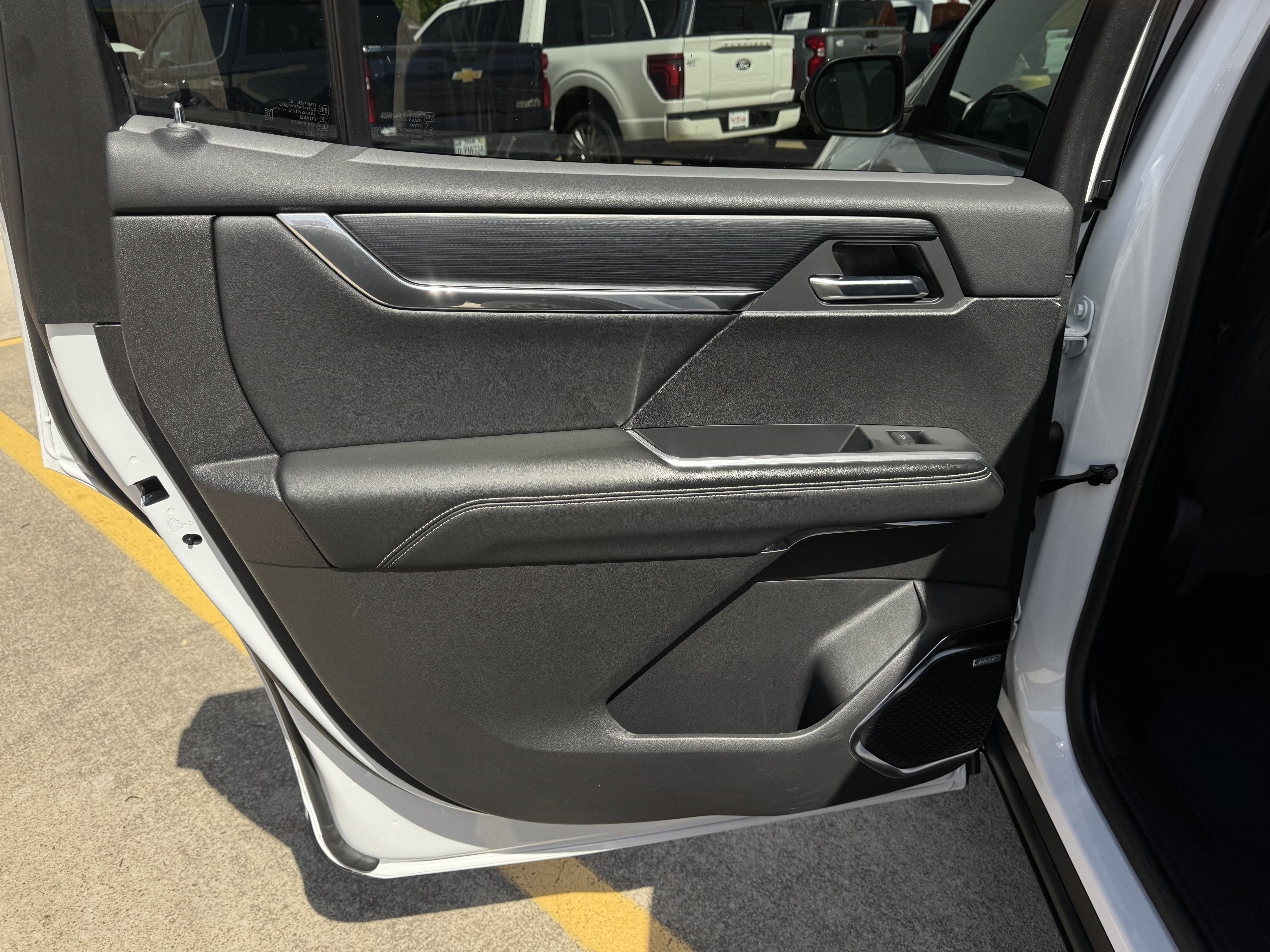 Used 2025 GMC Acadia Elevation image 16