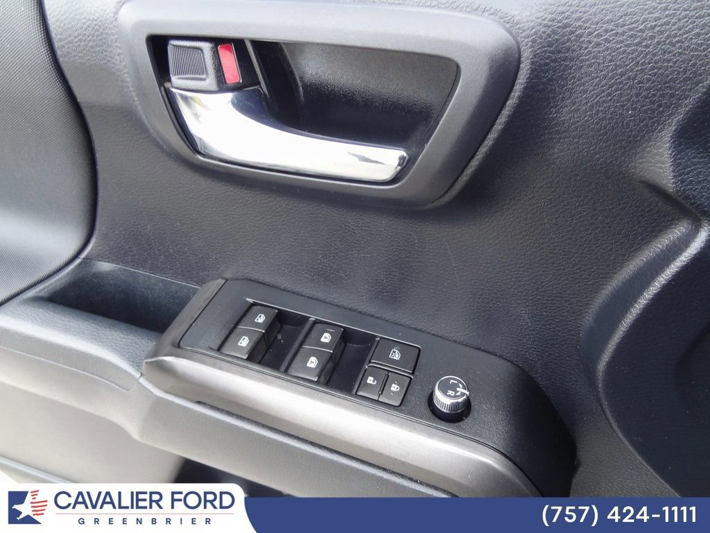 Used 2018 Toyota Tacoma TRD Off-Road image 16