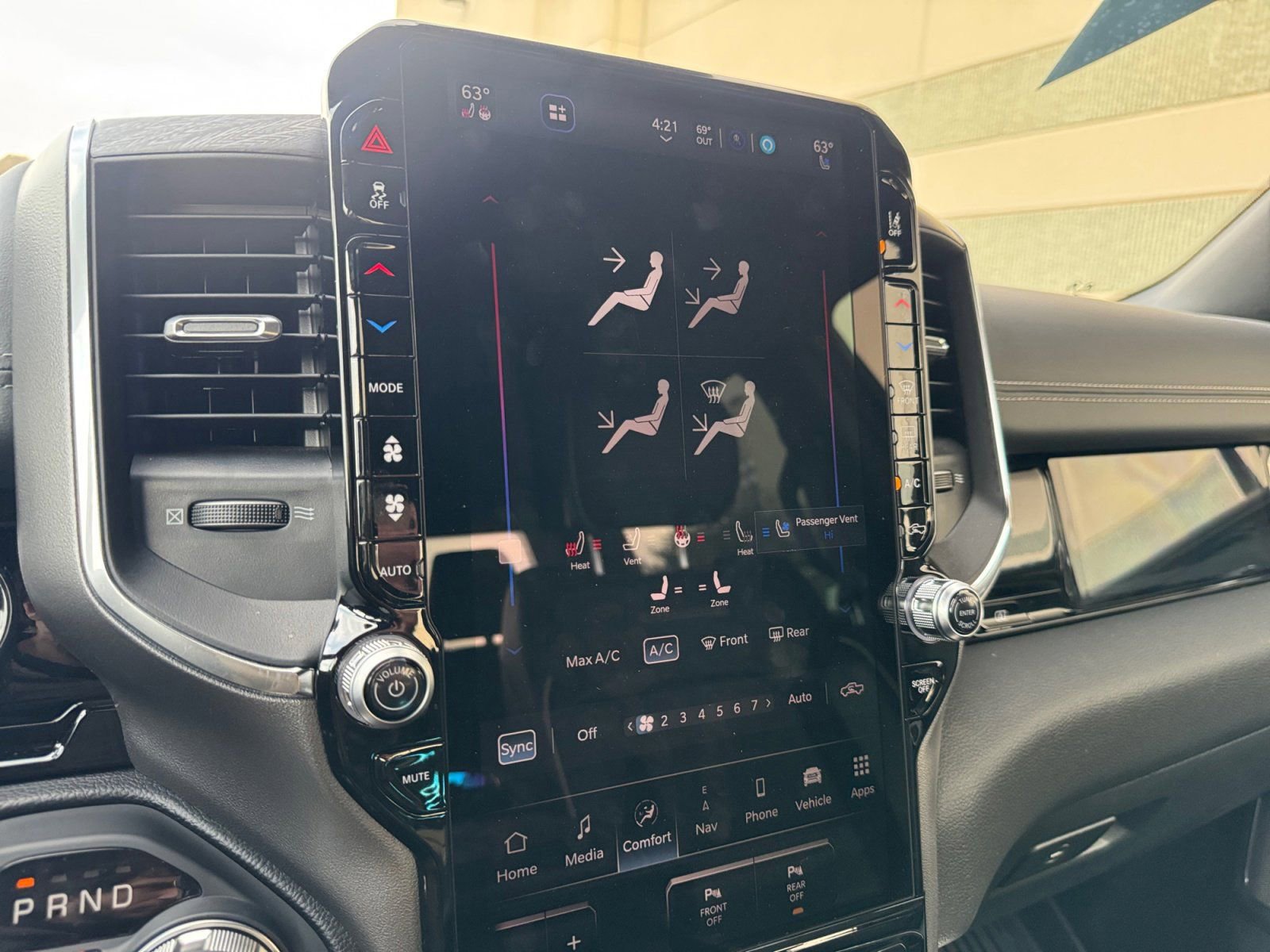 Used 2025 RAM 1500 Laramie w/ Night Edition image 33