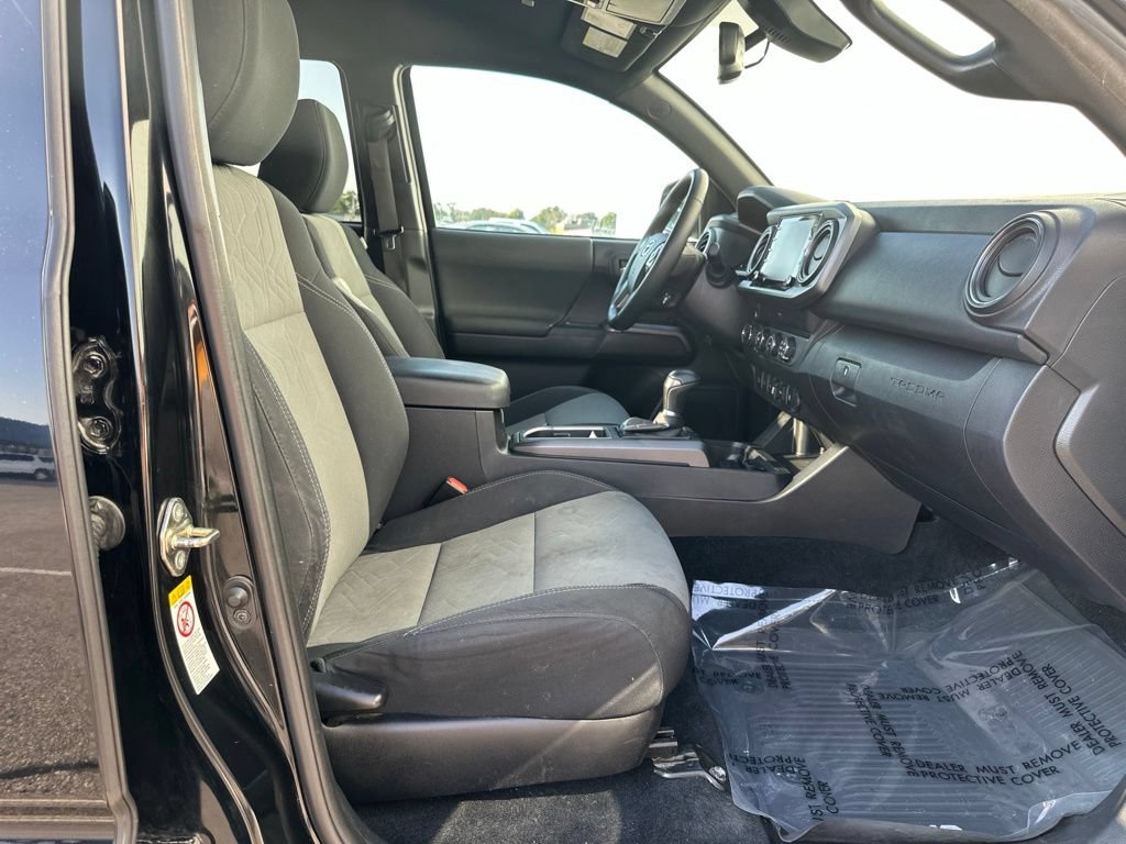 Used 2020 Toyota Tacoma TRD Sport w/ Technology Package AWD/4WD image 31