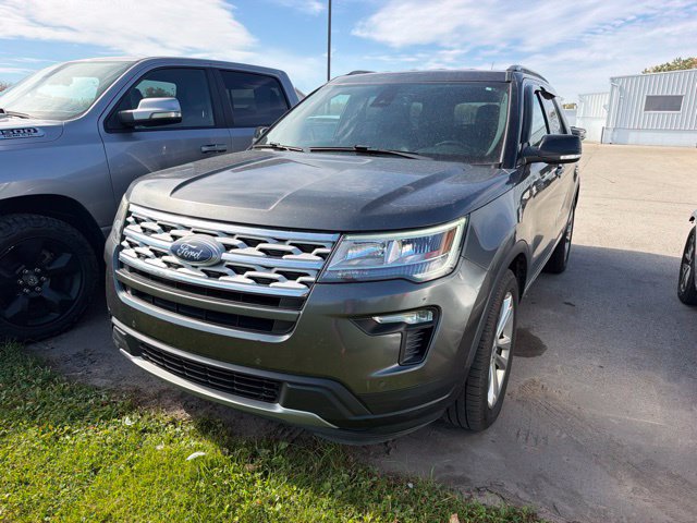 Certified 2018 Ford Explorer XLT w/ Equipment Group 202A AWD/4WD image 3