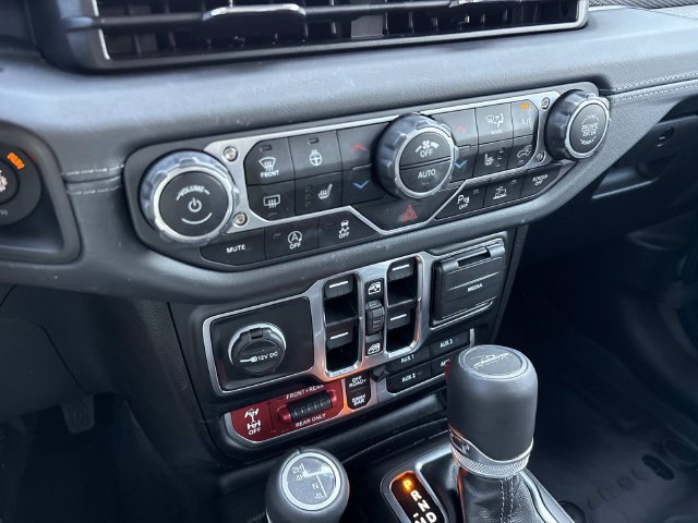 Used 2025 Jeep Gladiator Rubicon w/ Safety Group AWD/4WD image 32