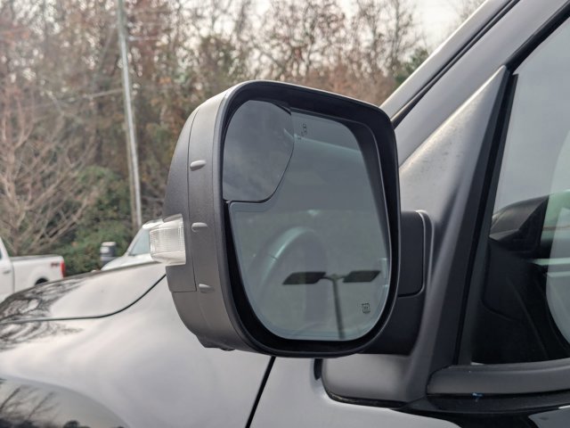 Used 2021 Nissan Titan PRO-4X w/ Pro-4x Convenience Package image 13