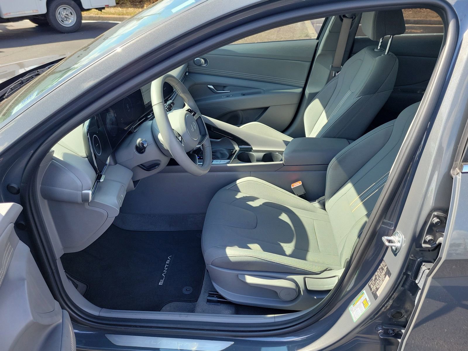 Used 2025 Hyundai Elantra SEL FWD image 16