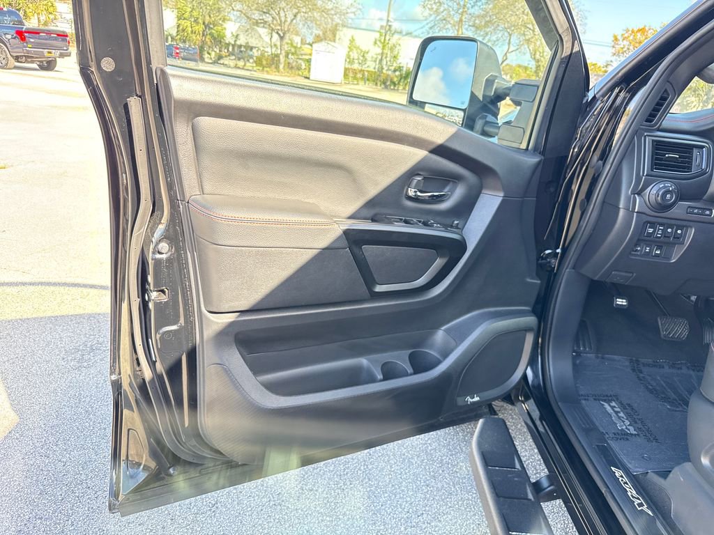 Used 2024 Nissan Titan PRO-4X image 13