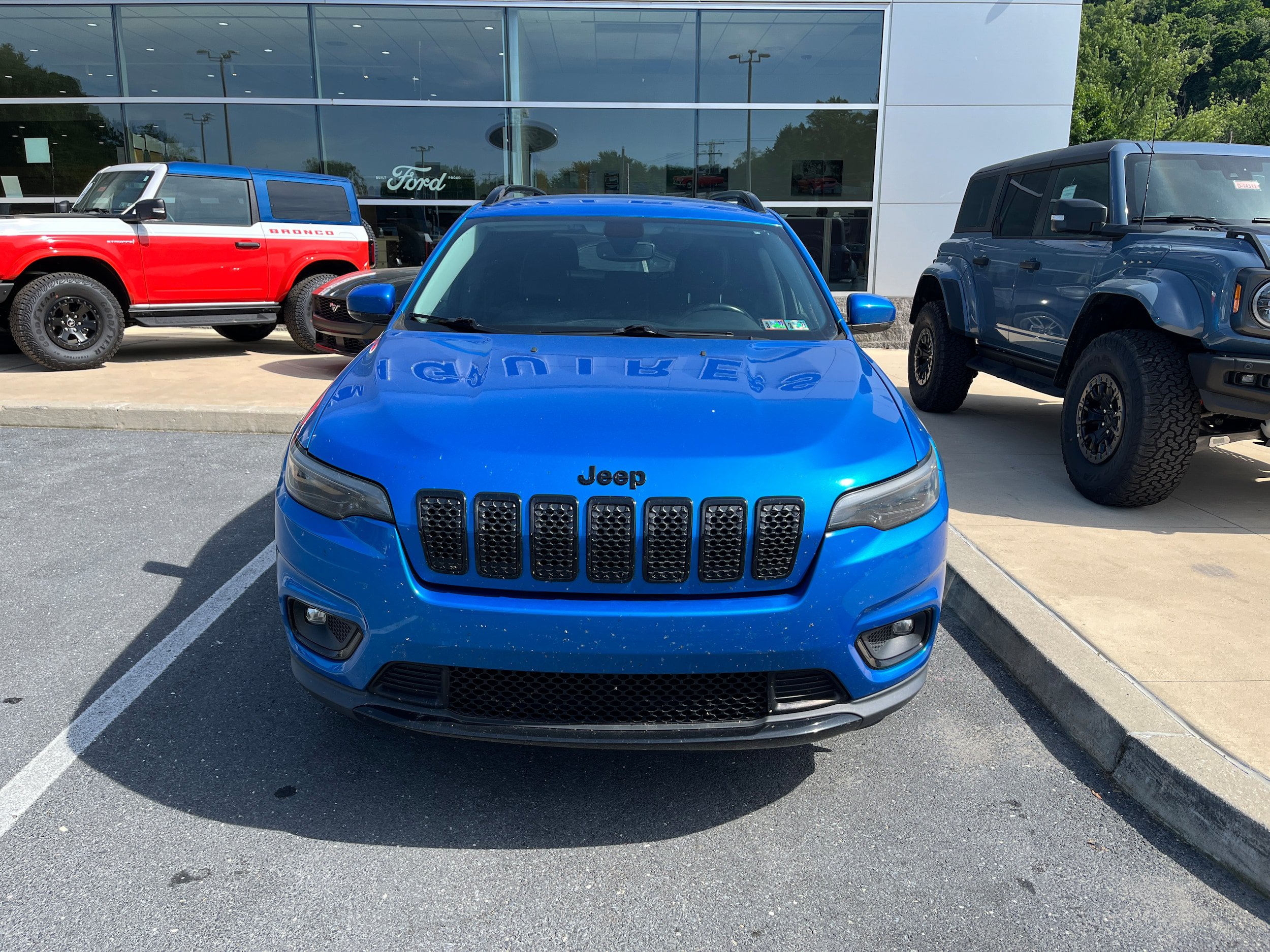 Used 2020 Jeep Cherokee Latitude Plus AWD/4WD image 2