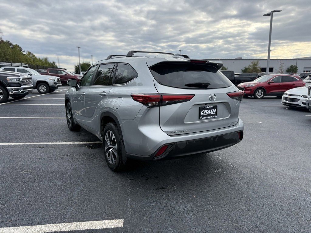 Used 2023 Toyota Highlander XLE image 3