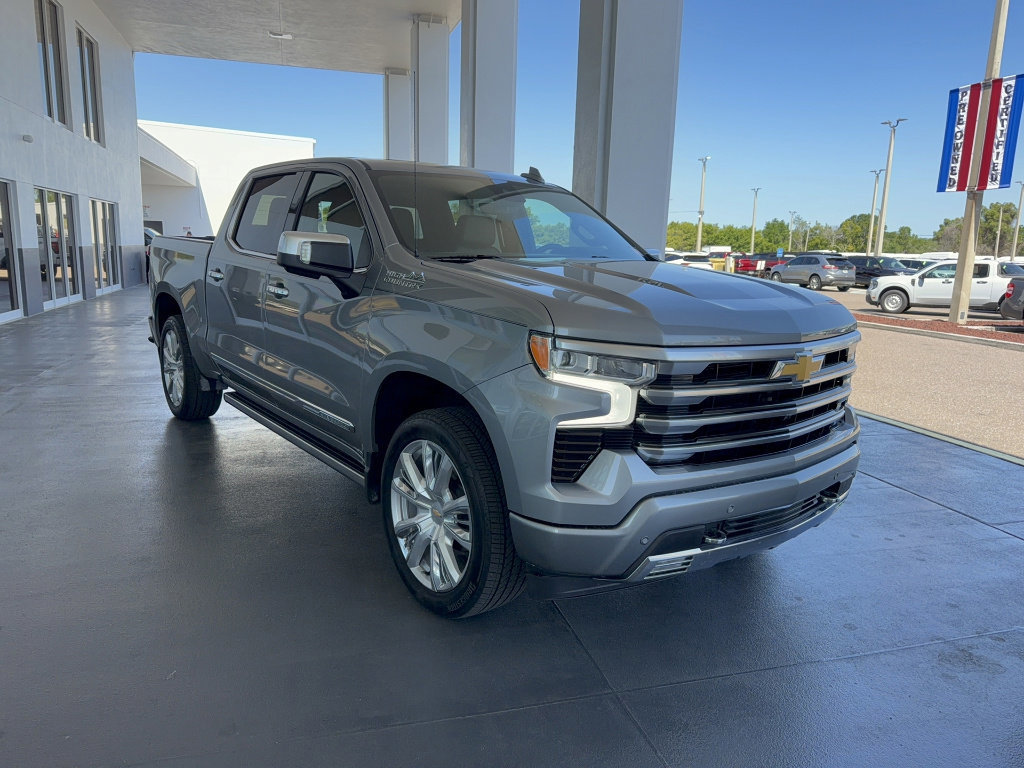 Used 2025 Chevrolet Silverado 1500 High Country AWD/4WD image 6
