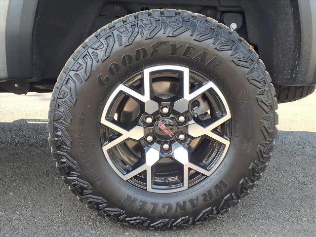 Used 2024 GMC Canyon AT4X image 27