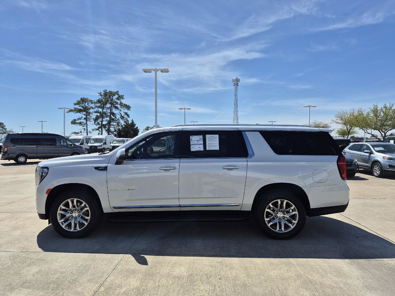 Used 2023 GMC Yukon XL SLT w/ SLT Premium Package image 2