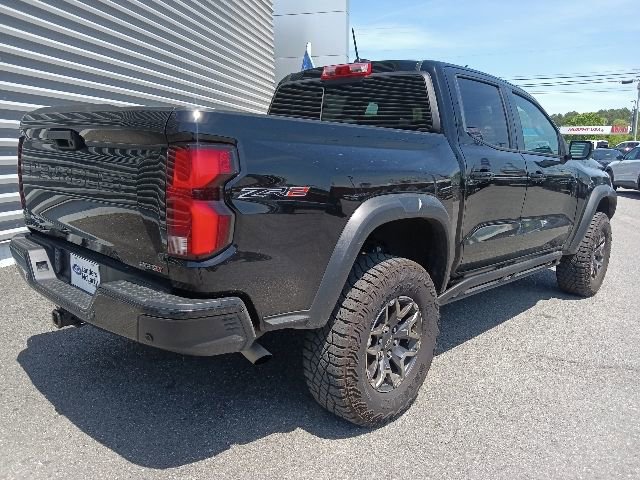 Used 2025 Chevrolet Colorado ZR2 w/ Technology Package AWD/4WD image 3