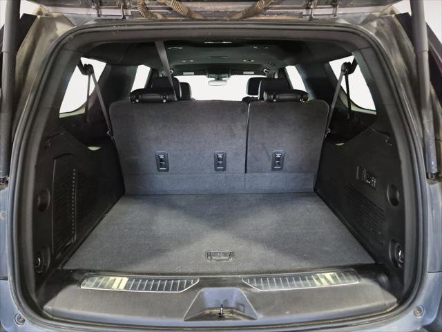 Used 2022 Chevrolet Suburban RST w/ Luxury Package image 19