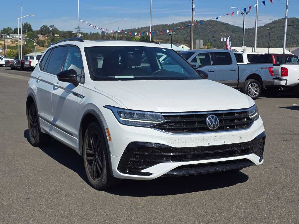 Used 2022 Volkswagen Tiguan SE R-Line FWD image 4