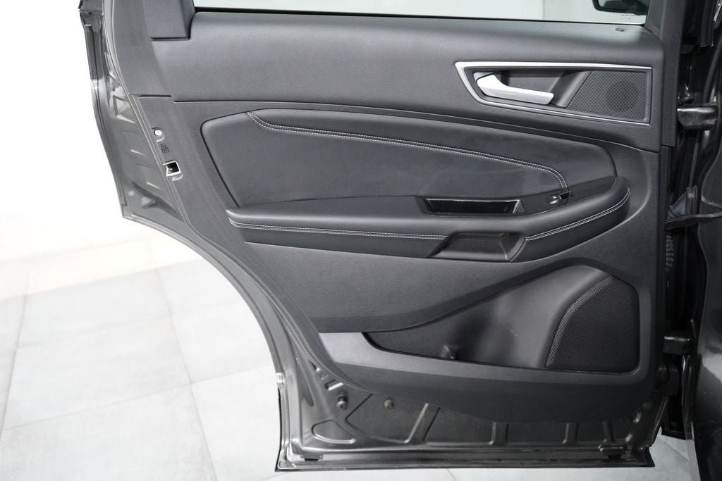 Certified 2018 Ford Edge Titanium w/ Technology Package FWD image 24