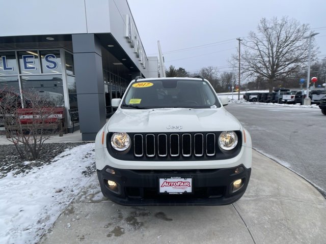 Used 2017 Jeep Renegade Latitude w/ Cold Weather Group image 9